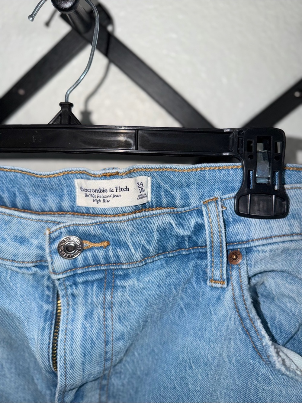 Abercrombie & Fitch 90s Relaxed High Rise Jeans Light Wash Women’s Size 34/18 - Picture 3 of 4